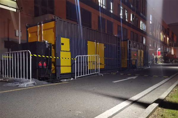 汉阳柴油发电机组的输出电压是如何调节的？